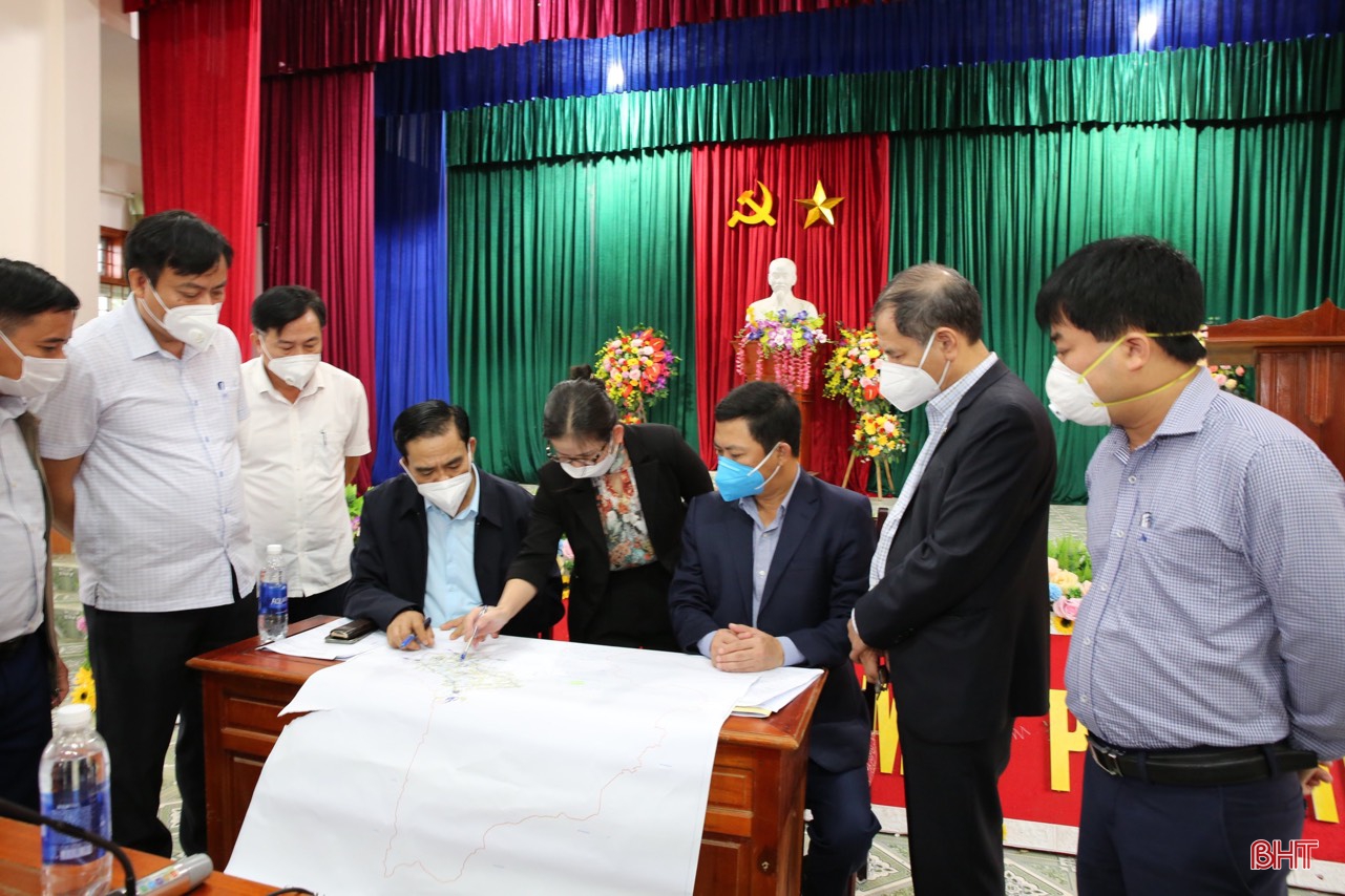 Mỗi cán bộ, nhân viên y tế Hà Tĩnh là tấm gương sáng về y đức