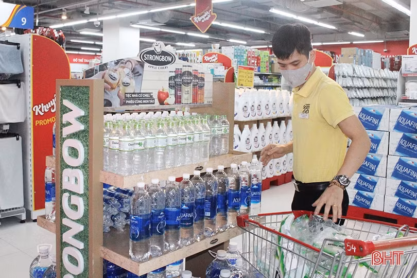 Sau chỉ thị cách ly toàn xã hội, chợ dân sinh, siêu thị Hà Tĩnh vẫn đầy ắp hàng hóa phục vụ