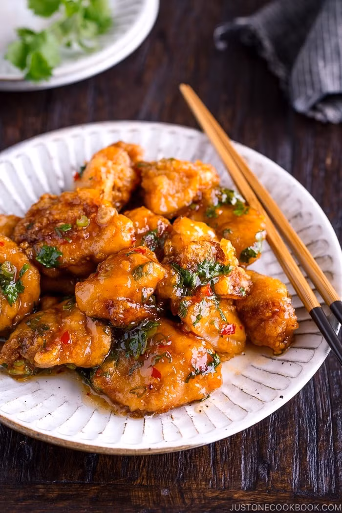 Ngày se lạnh, làm món gà sốt cay, càng ăn càng “say”
