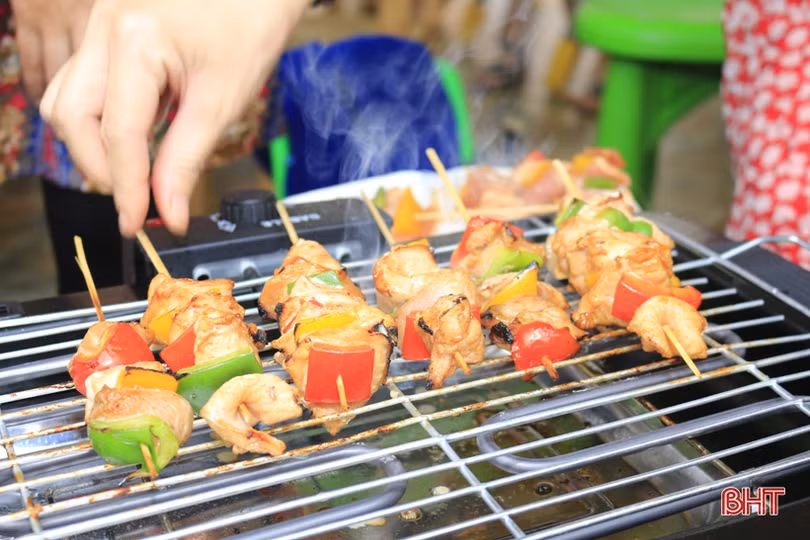 Lung linh sắc màu lễ hội ẩm thực ở Trường Mầm non Trung Kiên