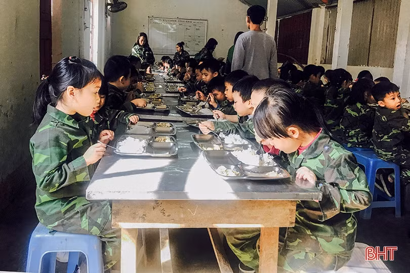 Khi trẻ mầm non nhập vai thành chiến sĩ
