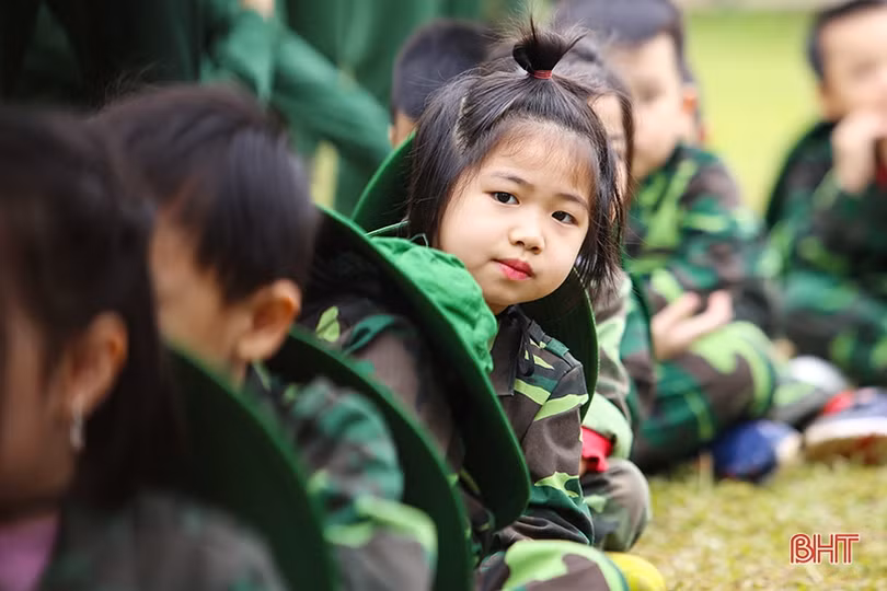 Khi trẻ mầm non nhập vai thành chiến sĩ