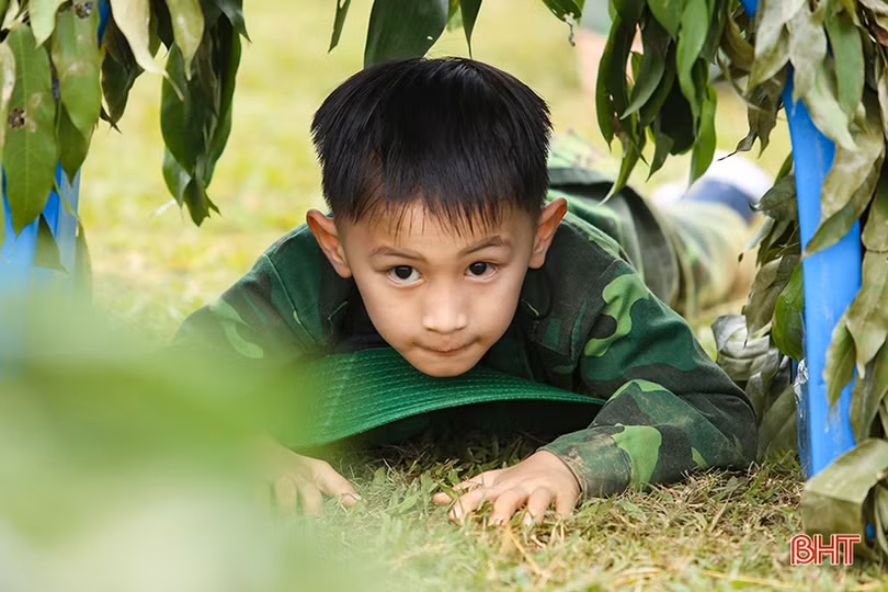 Khi trẻ mầm non nhập vai thành chiến sĩ