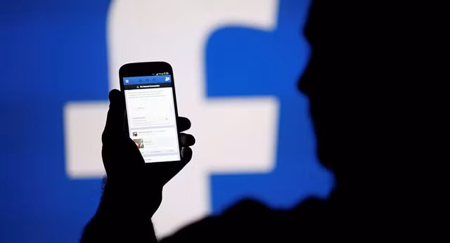 Facebook lại chia sẻ dữ liệu người dùng