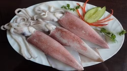 Canh mực nấu dứa ngọt thơm hấp dẫn cho cuối tuần