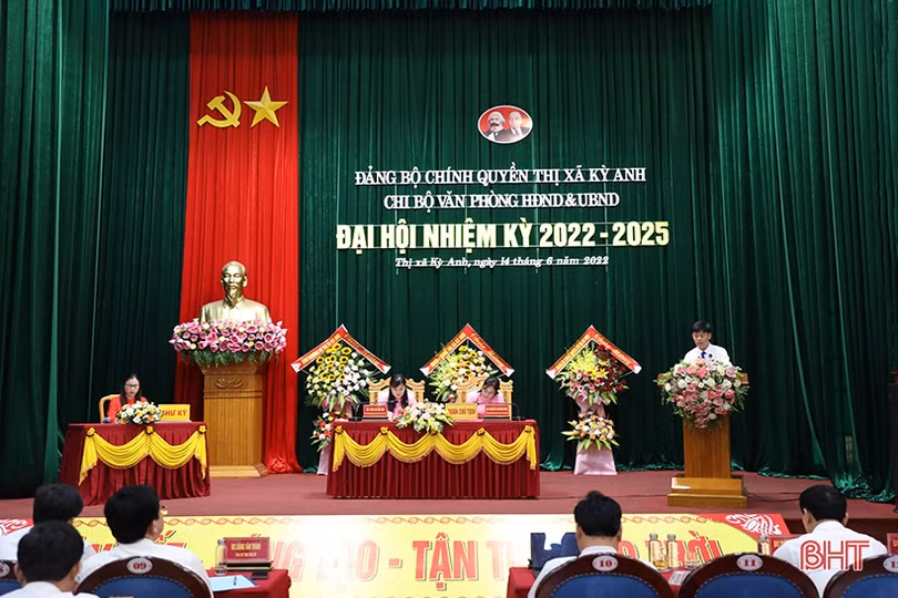 TX Kỳ Anh tổ chức đại hội chi bộ điểm khối cơ quan, đơn vị
