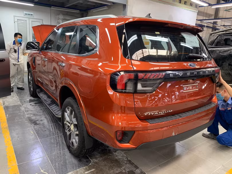 Ford Everest 2023 xuất hiện tại đại lý, ra mắt đầu tháng 7