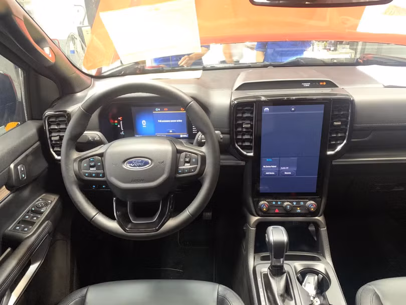 Ford Everest 2023 xuất hiện tại đại lý, ra mắt đầu tháng 7
