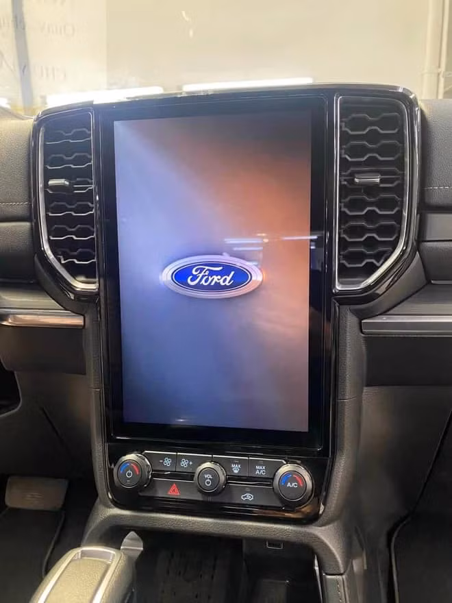 Ford Everest 2023 xuất hiện tại đại lý, ra mắt đầu tháng 7