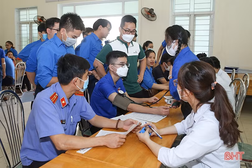 Đoàn viên Khối CCQ&DN Hà Tĩnh hiến 241 đơn vị máu