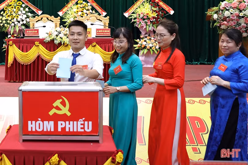 TX Kỳ Anh tổ chức đại hội chi bộ điểm khối cơ quan, đơn vị