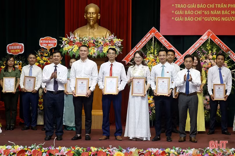 30 năm dưới “mái nhà chung” của những người làm báo Hà Tĩnh