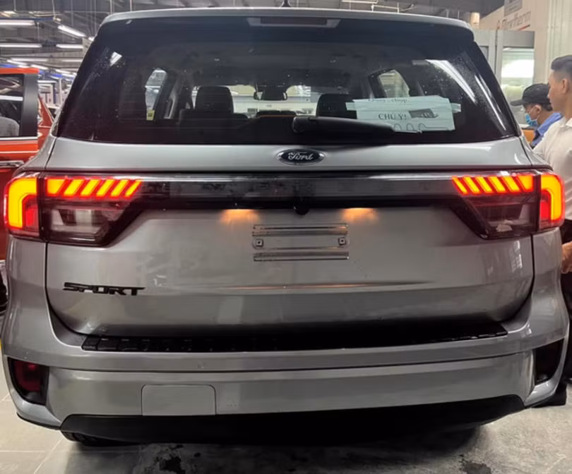 Ford Everest 2023 xuất hiện tại đại lý, ra mắt đầu tháng 7