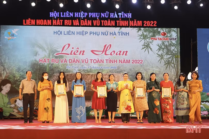 Hội Phụ nữ TX Kỳ Anh giành giải đặc biệt Liên hoan Hát ru và Dân vũ Hà Tĩnh