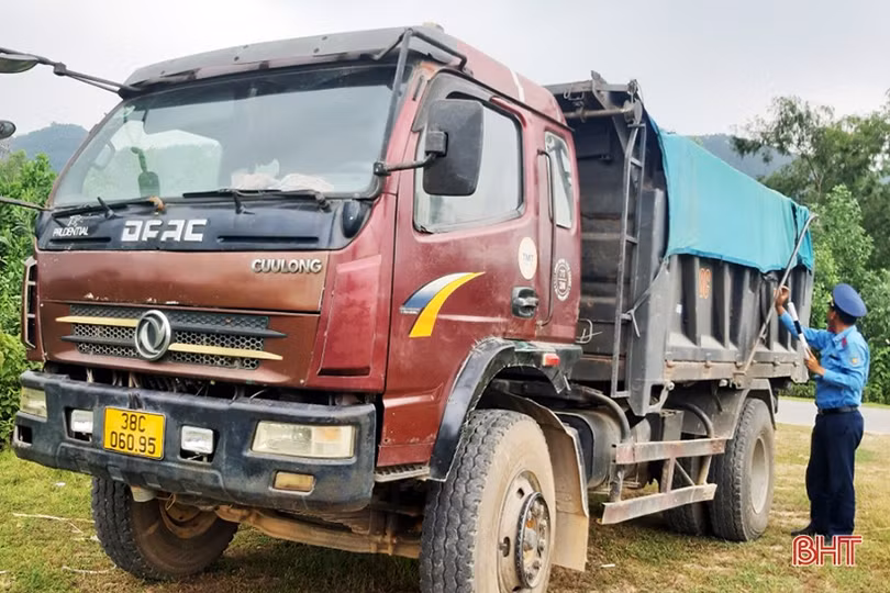 Hà Tĩnh: Xử phạt xe được phép chở 52 tấn nhưng “thồ” tới 68 tấn