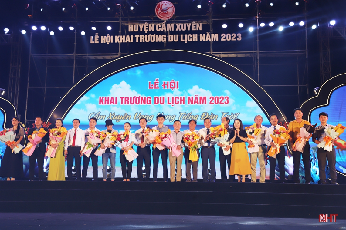 Đặc sắc đêm khai hội du lịch Cẩm Xuyên