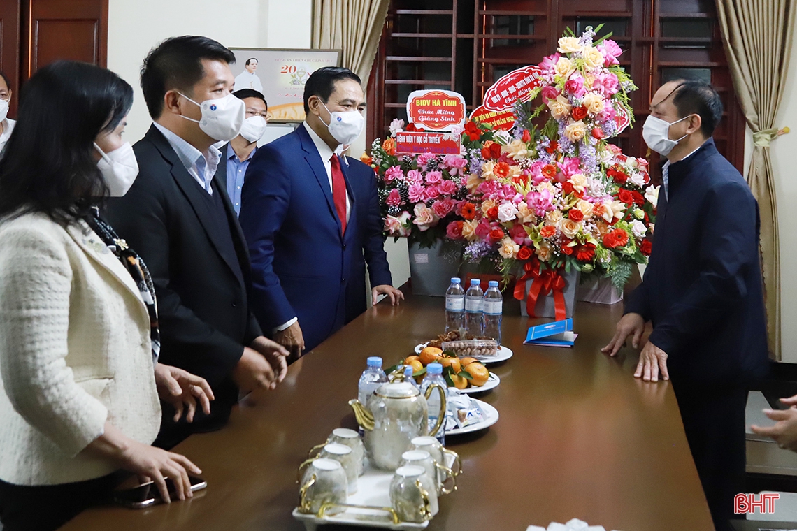 Lãnh đạo tỉnh chúc mừng Tòa Giám mục Giáo phận Hà Tĩnh