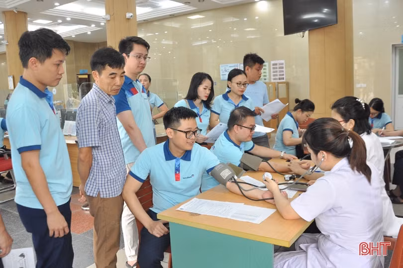 Cán bộ, nhân viên VietinBank Hà Tĩnh hiến tặng 100 đơn vị máu