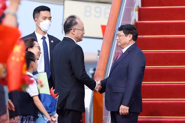 Thủ tướng Phạm Minh Chính tới Bắc Kinh, bắt đầu thăm chính thức Trung Quốc và dự Diễn đàn Kinh tế thế giới