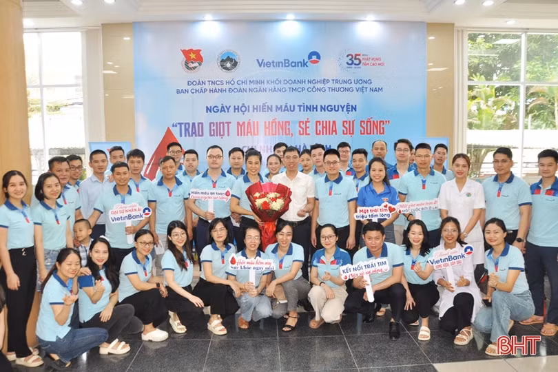 Cán bộ, nhân viên VietinBank Hà Tĩnh hiến tặng 100 đơn vị máu