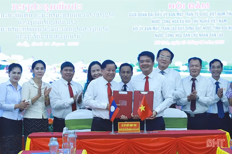 Hà Tĩnh - Bolikhămxay chia sẻ kinh nghiệm về công tác mặt trận