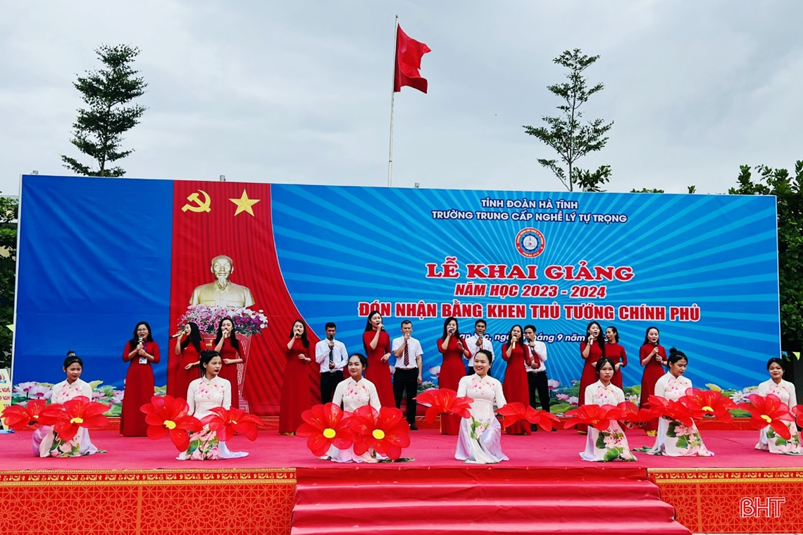 Các trường học ở Hà Tĩnh khai giảng năm học 2023 - 2024