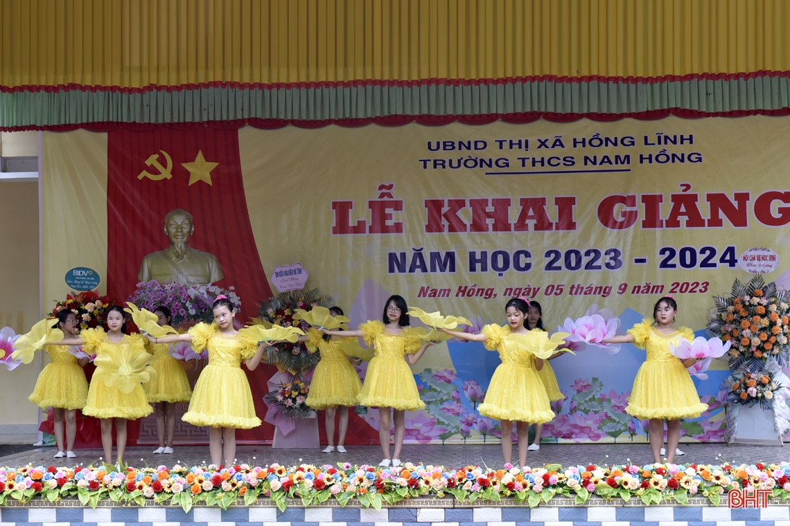 Các trường học ở Hà Tĩnh khai giảng năm học 2023 - 2024