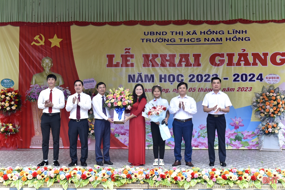 Các trường học ở Hà Tĩnh khai giảng năm học 2023 - 2024