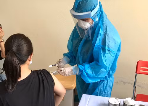 Sáng 21/3, hơn 32.000 người Việt đã tiêm vắc-xin Covid-19, ghi nhận các phản ứng thông thường