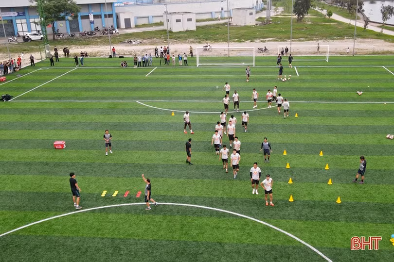Văn Toàn, Công Phượng cùng đồng đội có buổi tập đầu tiên tại Hà Tĩnh