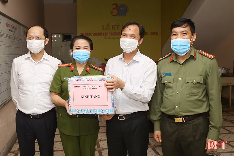 Bí thư Tỉnh ủy Hà Tĩnh kiểm tra công tác cấp căn cước công dân tại cơ sở