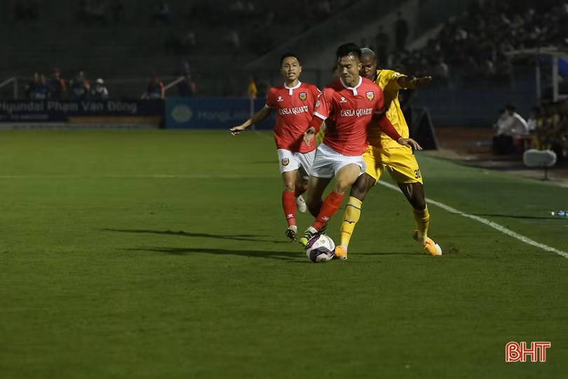 Hồng Lĩnh Hà Tĩnh tiếp Hoàng Anh Gia Lai: Bất phân thắng bại!