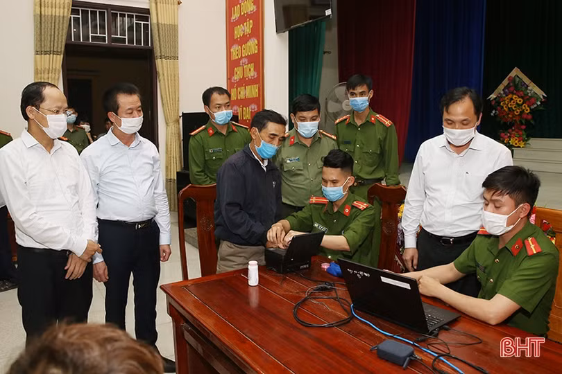 Bí thư Tỉnh ủy Hà Tĩnh kiểm tra công tác cấp căn cước công dân tại cơ sở