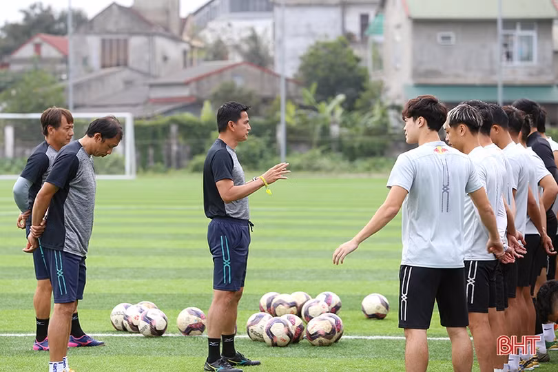 Văn Toàn, Công Phượng cùng đồng đội có buổi tập đầu tiên tại Hà Tĩnh