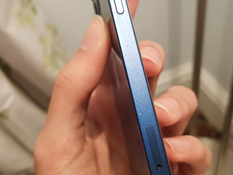 iPhone 12: iPhone phai màu sau nửa năm sử dụng