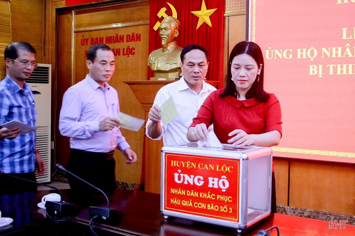Số tiền ủng hộ sẽ được Ủy ban MTTQ huyện Can Lộc chuyển vào Quỹ Cứu trợ của tỉnh để gửi đến đồng bào các tỉnh phía Bắc.
