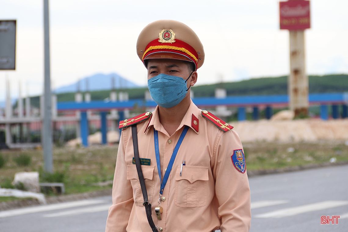 Cán bộ, chiến sỹ thị xã Kỳ Anh “căng mình” ngày đêm ngăn dịch Covid-19