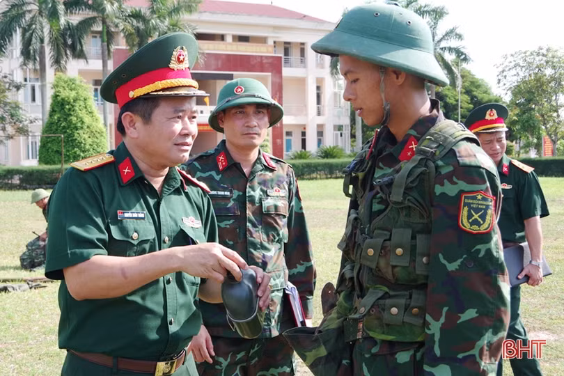 Thiếu tướng Lê Hồng Nhân kiểm tra công tác sẵn sàng chiến đấu tại Trung đoàn 841