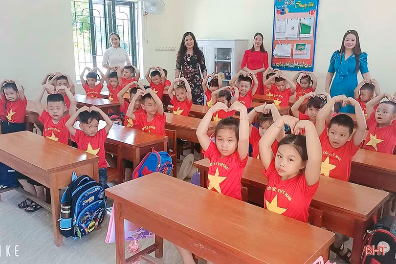 Sáng nay, hơn 27.700 học sinh lớp 1 ở Hà Tĩnh tựu trường