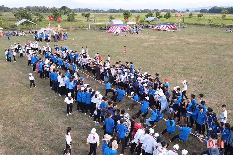 Thiếu nhi Hà Tĩnh vui múa hát tập thể, dân vũ và trò chơi dân gian