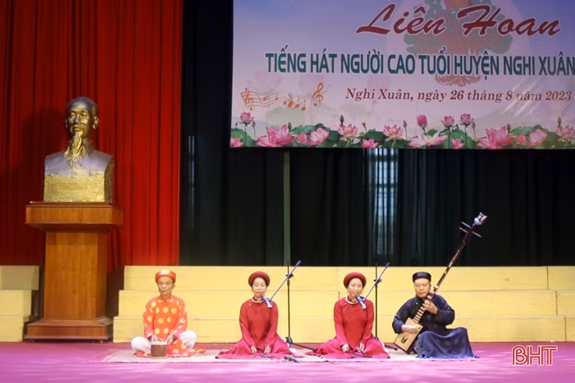 Đặc sắc liên hoan tiếng hát người cao tuổi huyện Nghi Xuân