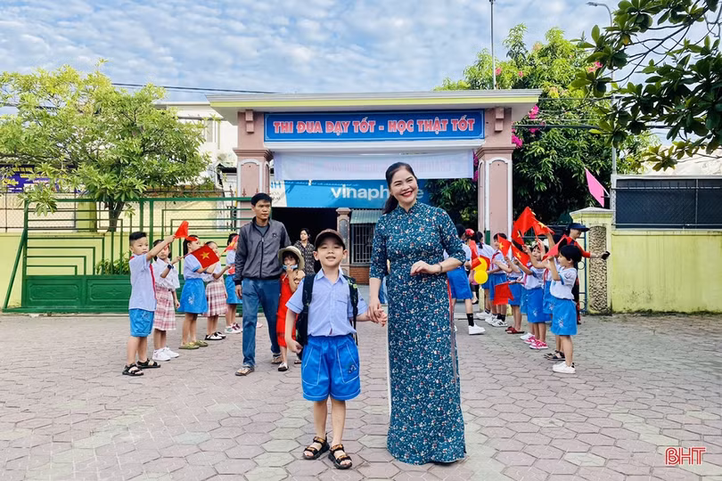 Sáng nay, hơn 27.700 học sinh lớp 1 ở Hà Tĩnh tựu trường