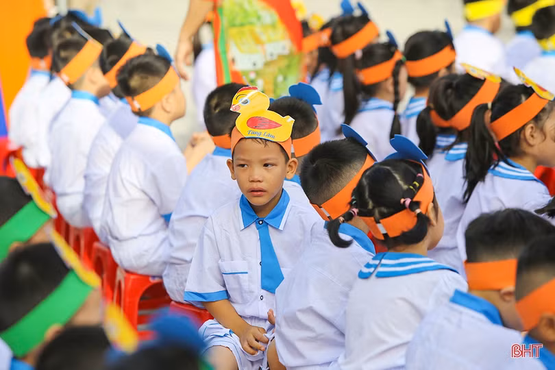 Sáng nay, hơn 27.700 học sinh lớp 1 ở Hà Tĩnh tựu trường