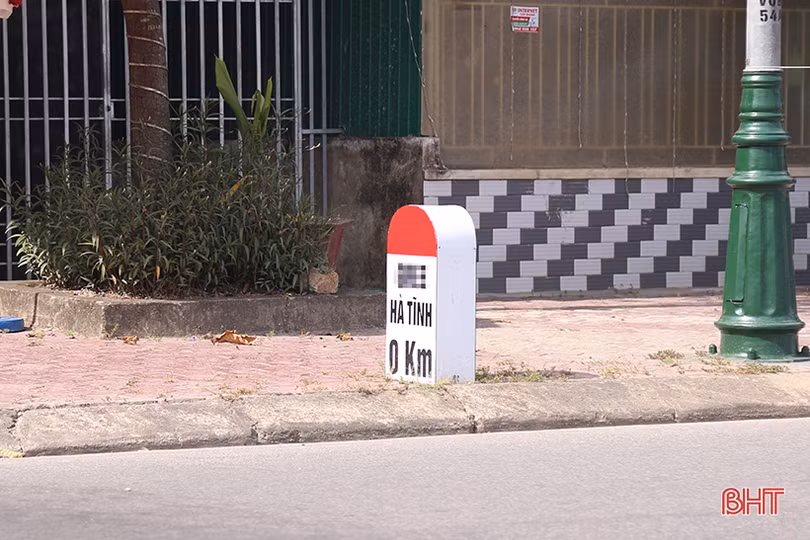 Chấn chỉnh bảng quảng cáo “nhái” cột mốc giao thông