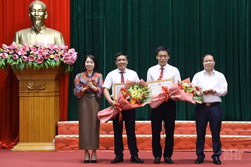 TX Kỳ Anh tuyên dương học sinh, giáo viên giỏi các cấp