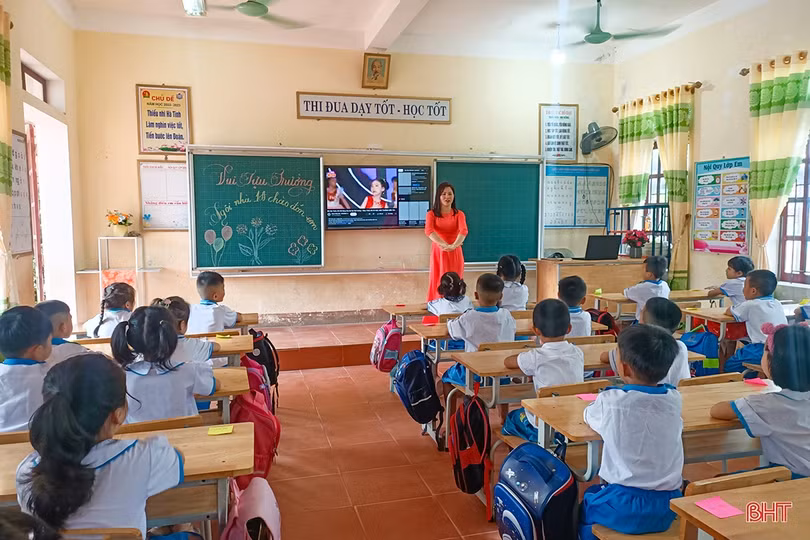 Sáng nay, hơn 27.700 học sinh lớp 1 ở Hà Tĩnh tựu trường