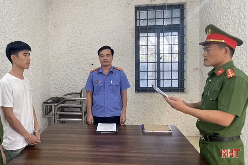 Khởi tố đối tượng hủy hoại tài sản của gia đình người tình