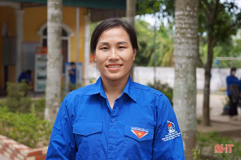 Nữ cán bộ thôn đảm việc xã hội, giỏi làm kinh tế