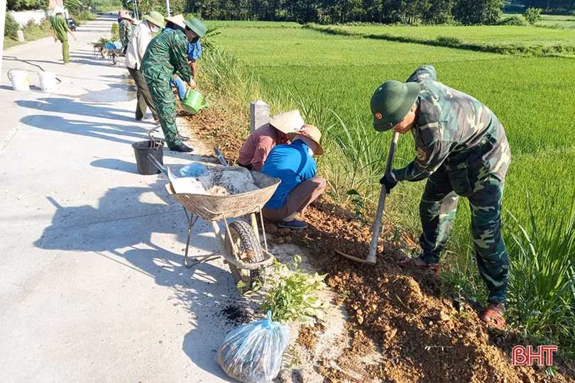 Noi gương Bác, cán bộ, chiến sĩ Ðồn Biên phòng Hương Quang “học đi đôi với làm”
