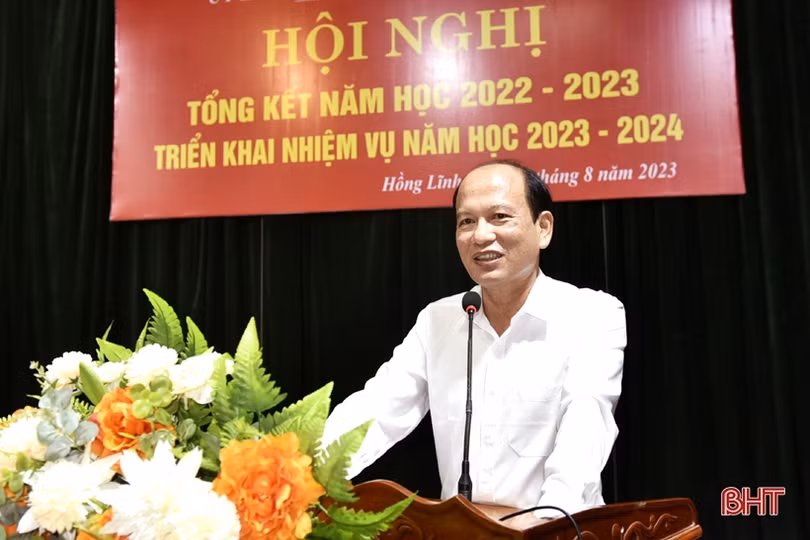 Khen thưởng các tập thể, cá nhân ngành giáo dục TX Hồng Lĩnh